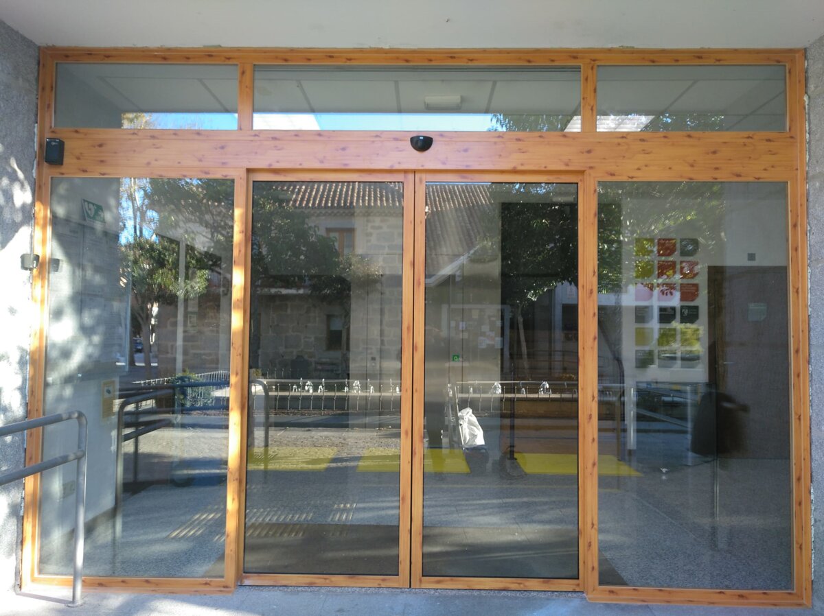 Puerta de cristal imitación madera