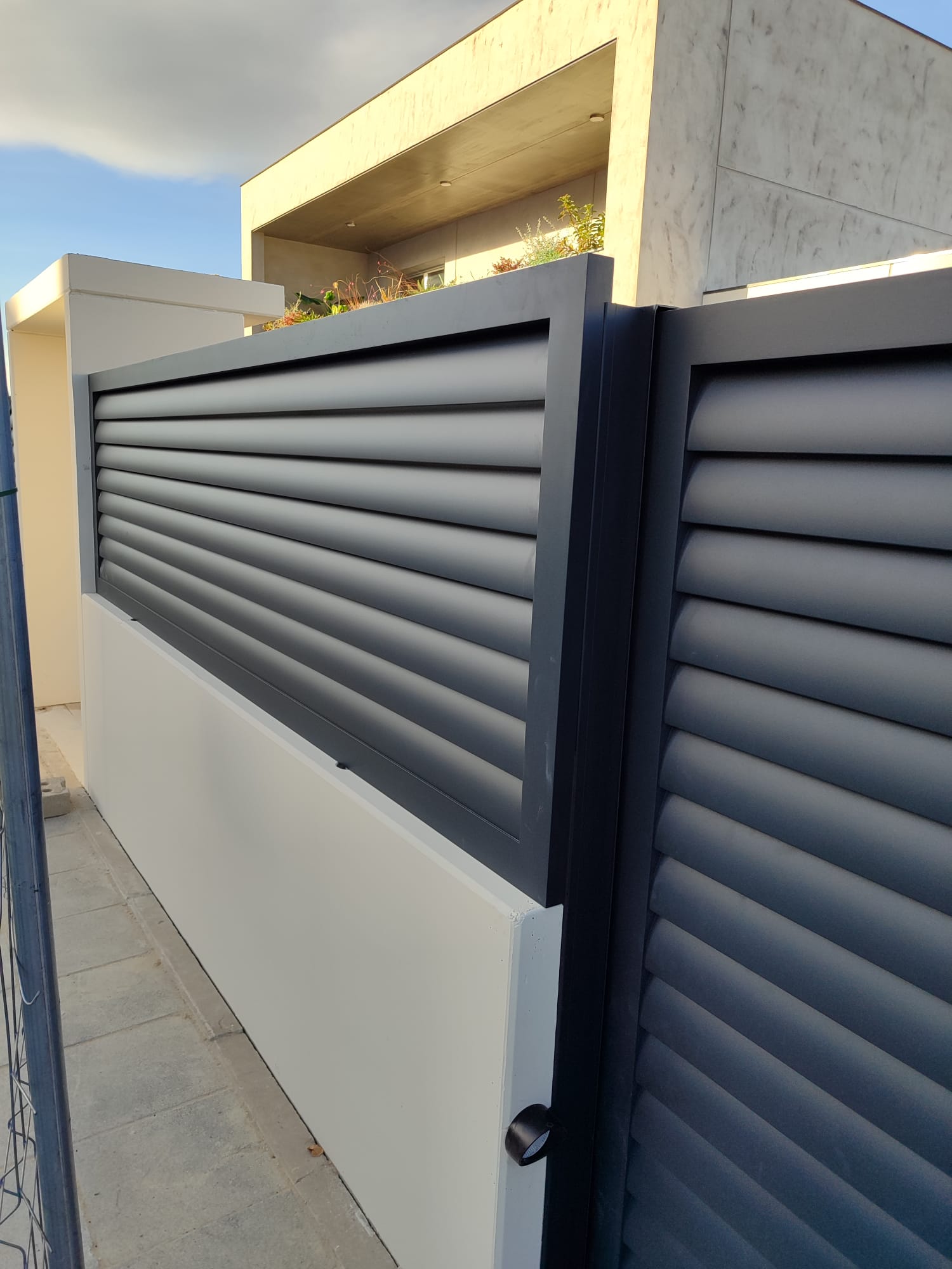 Puertas y vallas de aluminio soldado