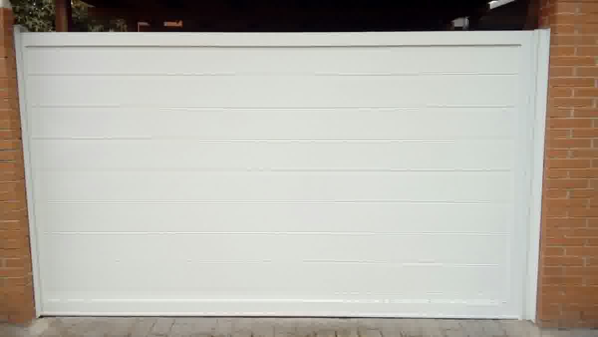 Puerta de panel de aluminio soldado - Grupo Elymar
