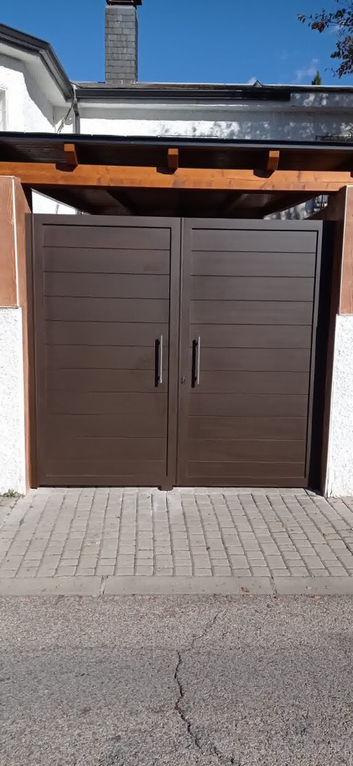 Puerta de aluminio soldado - Grupo Elymar