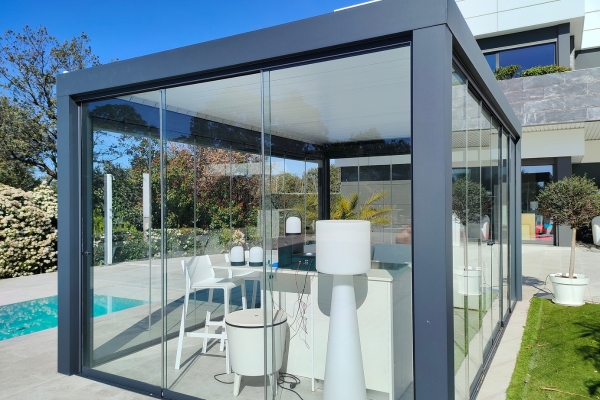 Mantenimiento de una Pérgola Bioclimática Acristalada