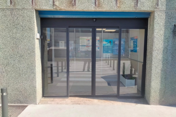 Mantenimiento de puertas automáticas en negocios