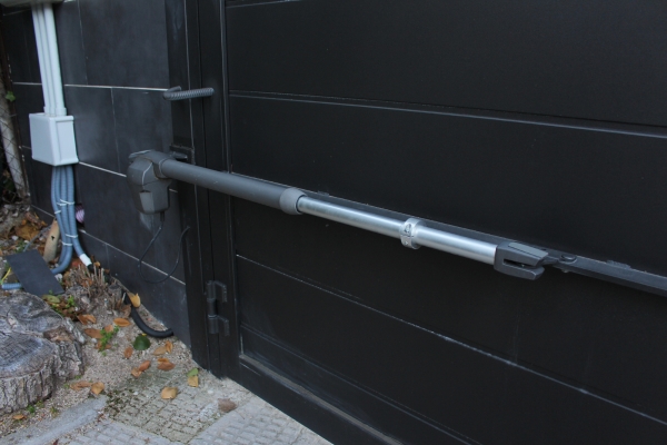 Por qué elegir una puerta batiente para tu garaje
