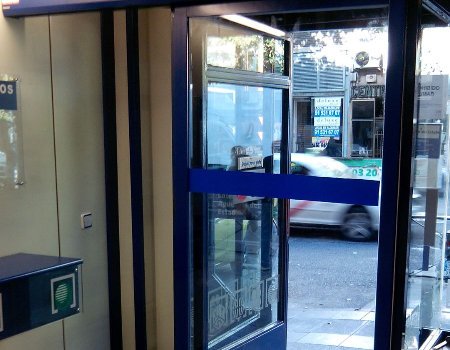 Puerta de Negocio