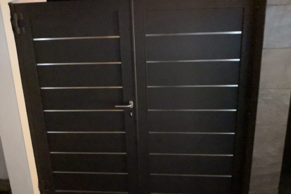 Tipos de acabados en puertas de acero inoxidable