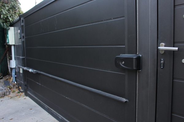 Tipos de puertas batientes para garaje