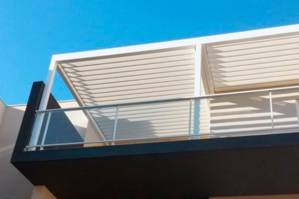 Una pérgola bioclimática 3x4 lo tiene todo