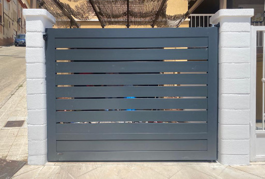Proyecto 06 Puerta Aluminio Soldado Bartolillo Gris
