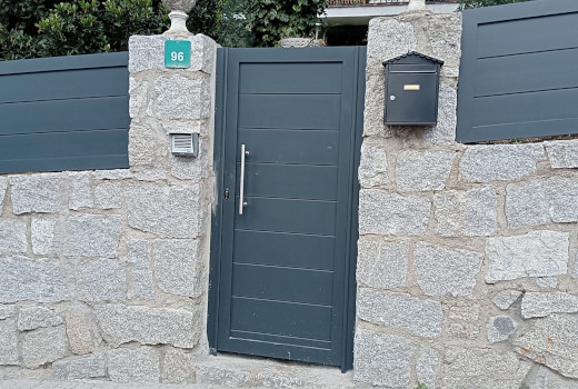 Proyecto 08 Puerta Aluminio Soldado Verde