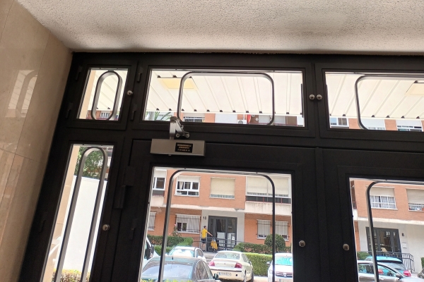 Puertas de Portal Modernas: Seguridad y Diseño en la Entrada
