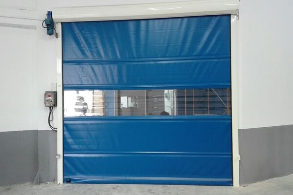 Puertas enrollables de lona, ideales para almacenes