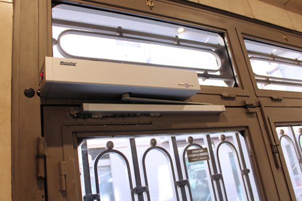 Puertas para Comunidad de Vecinos: Tipos, Seguridad y Precios